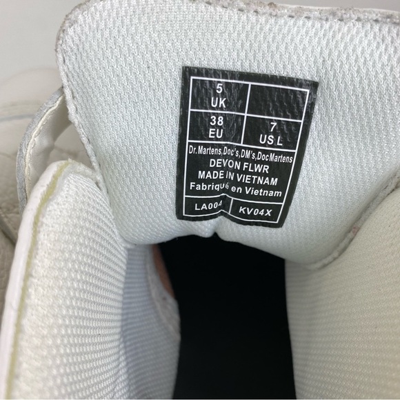 New Dr. Martens Devon Flower Buckle Leather Platform Boots - Picture 9 of 9